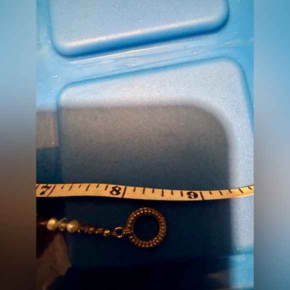 Iridescent shell, silver and crystal bead bracelet. - Picture 10 of 10